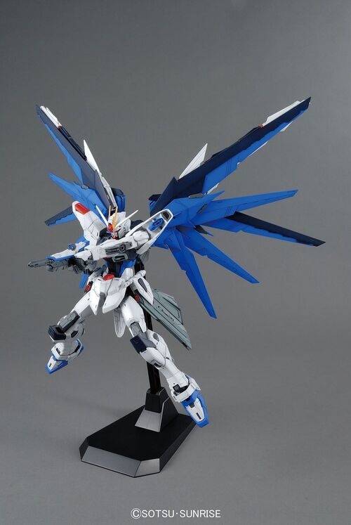 [ CAJA DAÑADA ]  GUNDAM MG -192- SEED - ZGMF-X10A FREEDOM GUNDAM VER 2.0 1/100