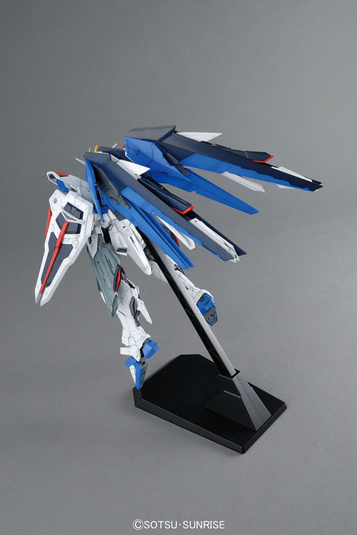 [ CAJA DAÑADA ]  GUNDAM MG -192- SEED - ZGMF-X10A FREEDOM GUNDAM VER 2.0 1/100