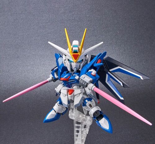 GUNDAM SD EX-STANDARD (020) - RISING FREEDOM GUNDAM