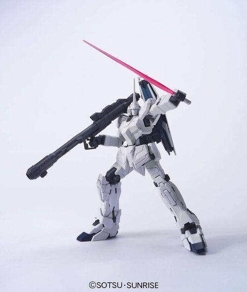 GUNDAM HGUC -101- UC RX-0 UNICORN GUNDAM (UNICORN MODE) 1/144