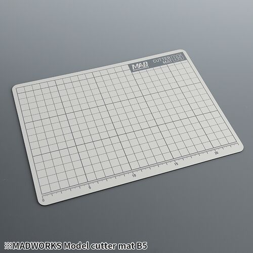 MADWORKS CUTTING MAT B5 WITH PANEL LINES SAMPLES