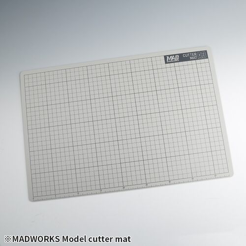 MADWORKS CUTTING MAT B5 WITH PANEL LINES SAMPLES